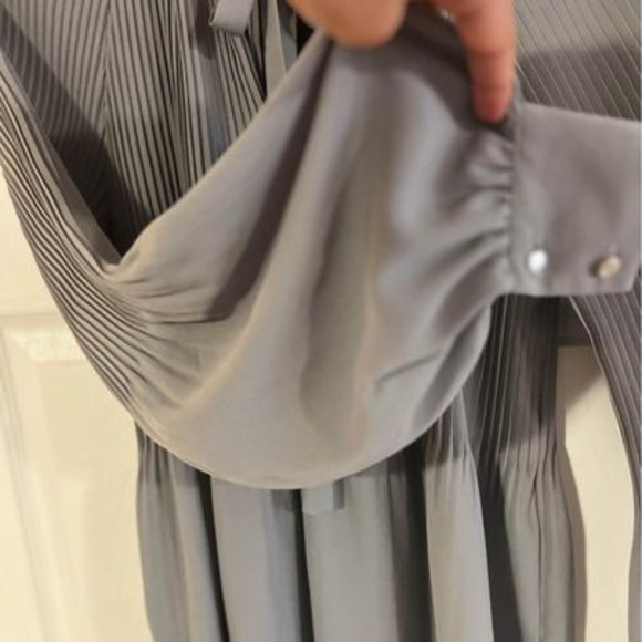 Gray accordion pleated blouse Banana Republic Size XS - Picture 3 of 4